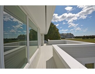 32 N Shore Dr, Dartmouth, MA 02748