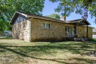 810 Cherokee St, Oskaloosa, KS 66066