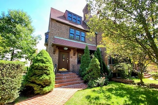 30 Tennis Place, Forest Hills, NY 11375