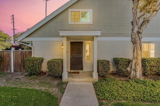 8973 Aberdare St, Ventura, CA 93004