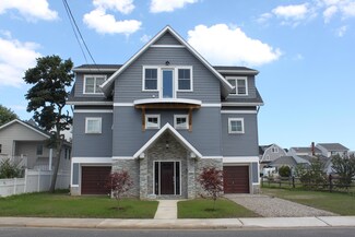 25 Riverdale Ave, Monmouth Beach, NJ 07750