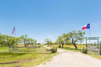 358 Private Rd, Winters, TX 79567