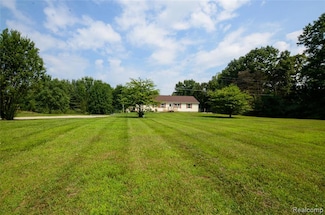73 Dockham Rd, Columbiaville, MI 48421