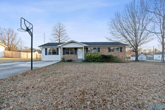 1604 Linwood St SW, Hartselle, AL 35640