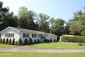 28 Rayhorn Ln, Mill Hall, PA 17751