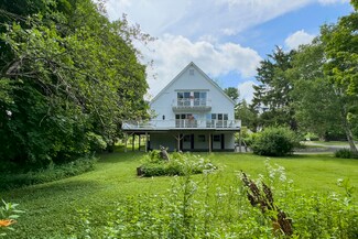 203 Washington St, Camden, ME 04843