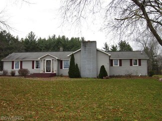 1040 E 120th St, Grant, MI 49327