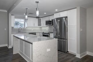 100 Glen St Unit N2408, Glen Cove, NY 11542