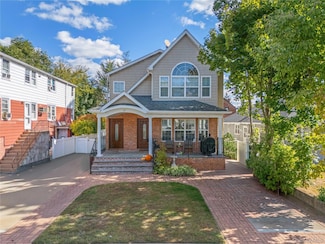 22 Dunwood Rd Unit A First Floor, Port Washington, NY 11050