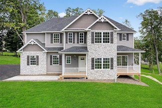 84 Frank St, New Windsor, NY 12553