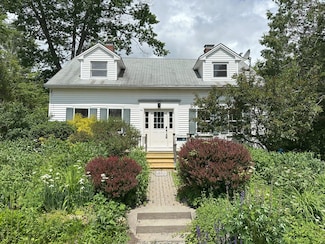 14 Pond St, Orono, ME 04473