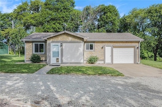 1433 Haskell Rd, Williamsburg, KS 66095