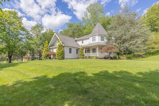 15 S Post Ln, Airmont, NY 10952