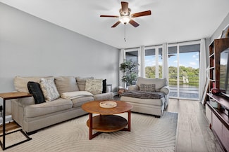 9450 Poinciana Place Unit 203, Davie, FL 33324