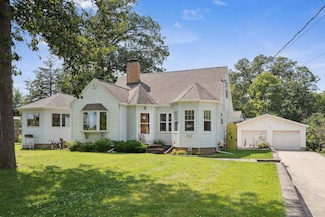 460 S Hackett Rd, Waterloo, IA 50701