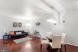 3820 Lightfoot St Unit 215, Chantilly, VA 20151
