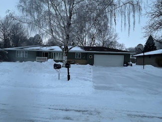 725 Kastner Dr, Holstein, IA 51025