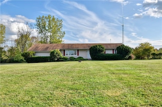 11165 Elk Run Rd, Chardon, OH 44024