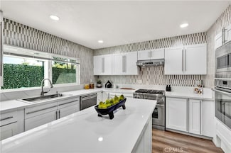 921 Dahlia Ave, Costa Mesa, CA 92626