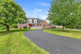 6760 Country Estates Dr, Columbia, IL 62236