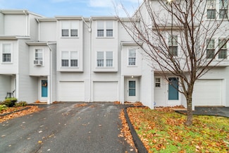 64 Deerwood Ln Unit 10, Waterbury, CT 06704