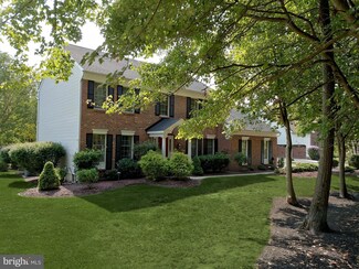 4 Canterbury Dr, Trenton, NJ 08691