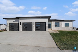 2904 S Dunraven Ave, Sioux Falls, SD 57110