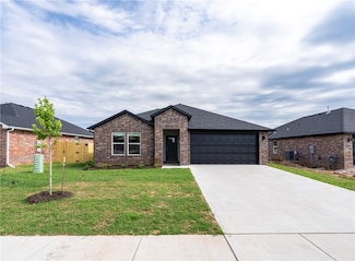 813 Heeler Ave, Lowell, AR 72745