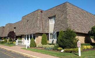 475 Little East Neck Rd Unit PW60, West Babylon, NY 11704