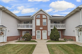 1256 Village Centre Dr Unit 2, Kenosha, WI 53144