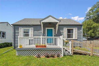 2204 E 40th St, Des Moines, IA 50317