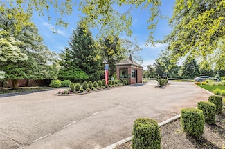 82 Harbour Ln, Bay Shore, NY 11706