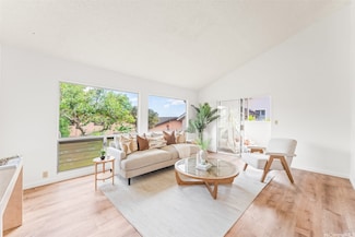 98-1905 Hoala St, Aiea, HI 96701