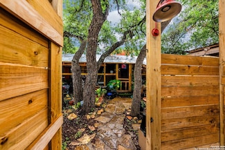 335 Flatrock Dr, Canyon Lake, TX 78133