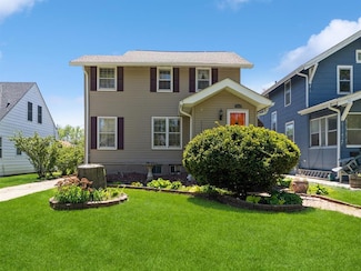 3812 Kingman Blvd, Des Moines, IA 50311