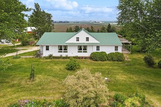 2893 160th St, Winthrop, IA 50682