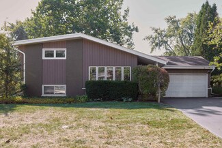 1411 Charing Cross Rd, Deerfield, IL 60015