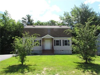 7 Hawthorne Ln, Topsham, ME 04086