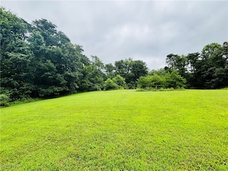 83 Lantern St, Parkersburg, WV 26101
