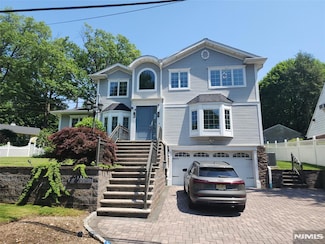 133 Reldyes Ave, Leonia, NJ 07605