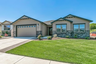3020 Mt Thielsen Dr, Medford, OR 97504