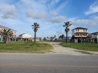 000 Surf Dr, Surfside Beach, TX 77541
