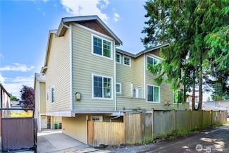 12017 32nd Ave NE Unit C, Seattle, WA 98125