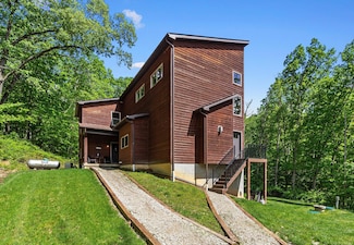 18004 Buckingham Rd, Logan, OH 43138