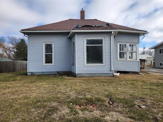 726 N 7th St, Chariton, IA 50049
