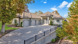 207 Buck Deer Ln, Camdenton, MO 65020