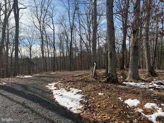 127 Crossings View Rd, Paw Paw, WV 25434