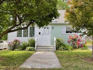 52 Doris St, Manchester, NH 03103