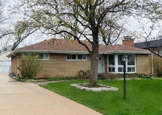 912 Warrington Rd, Deerfield, IL 60015