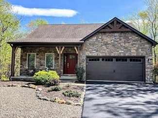 602 Turnberry Ln, Hazleton, PA 18202